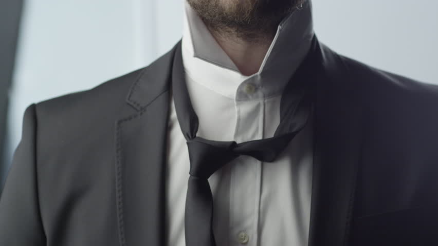Man Tie a Necktie.
Shot on RED Digital Cinema Camera in 4K (ultra-high definition (UHD)), so you can easily crop, rotate and zoom, without losing quality.
ProResHQ
