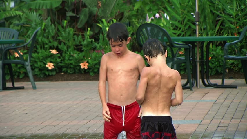 Kids Playing in Fountain, with audio.