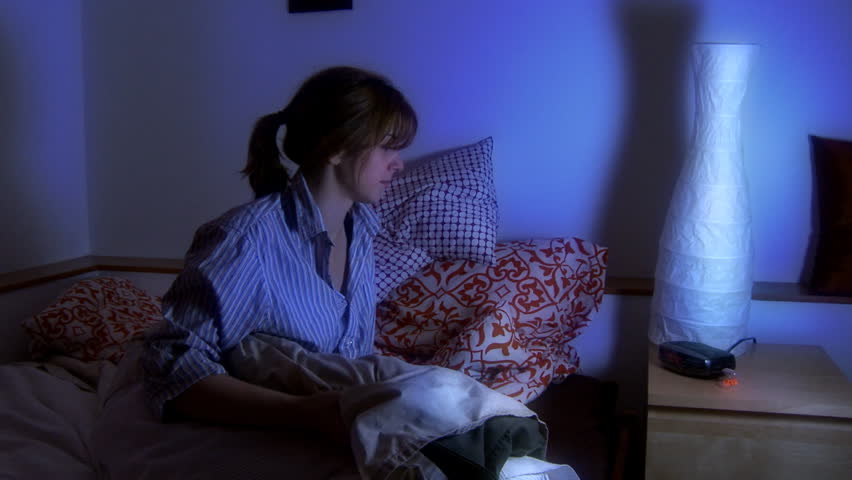 girl having trouble sleeping