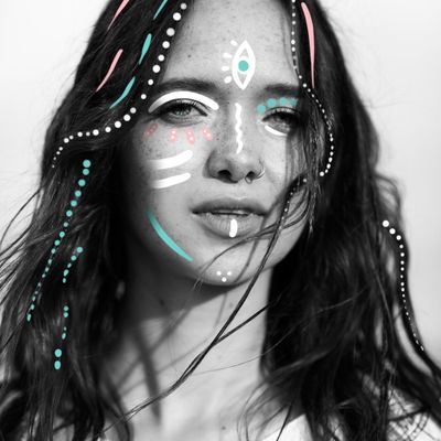 蜂に刺された犬の顔 蜂にかまれた後のダックスフント の写真素材 今すぐ編集