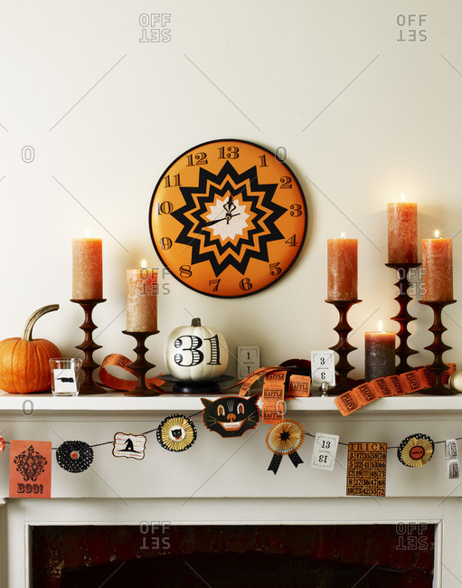 Halloween decoration on a mantel shelf.