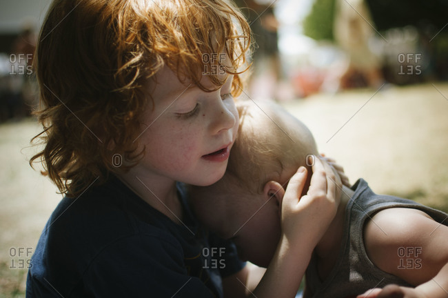 Red-hair boys hug baby - Offset