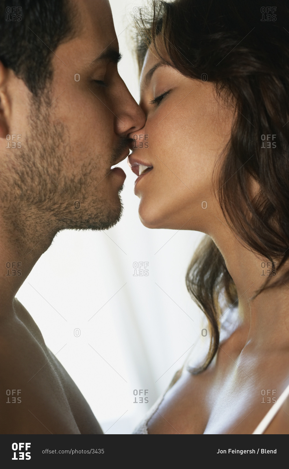 Hot latina kiss