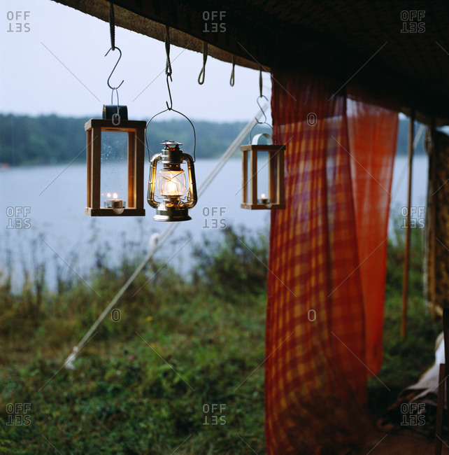 Tissues and lanterns hanging outside