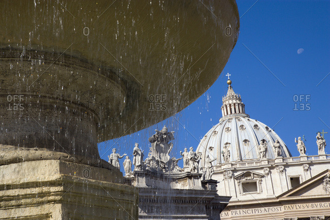 Italy, Rome, Vatican City, Basilica of Saint Peter, fountain in foreground