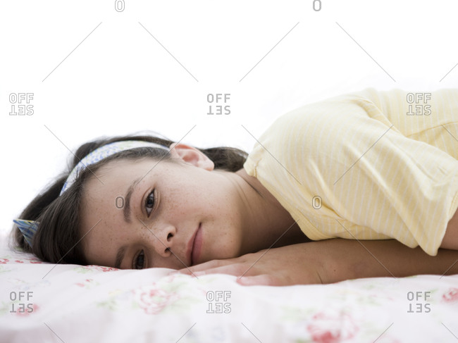 Girl under a blanket - Offset