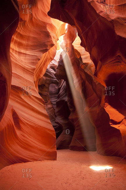 Shaft of light enters slot canyon, Antelope Canyon, Page, Arizona