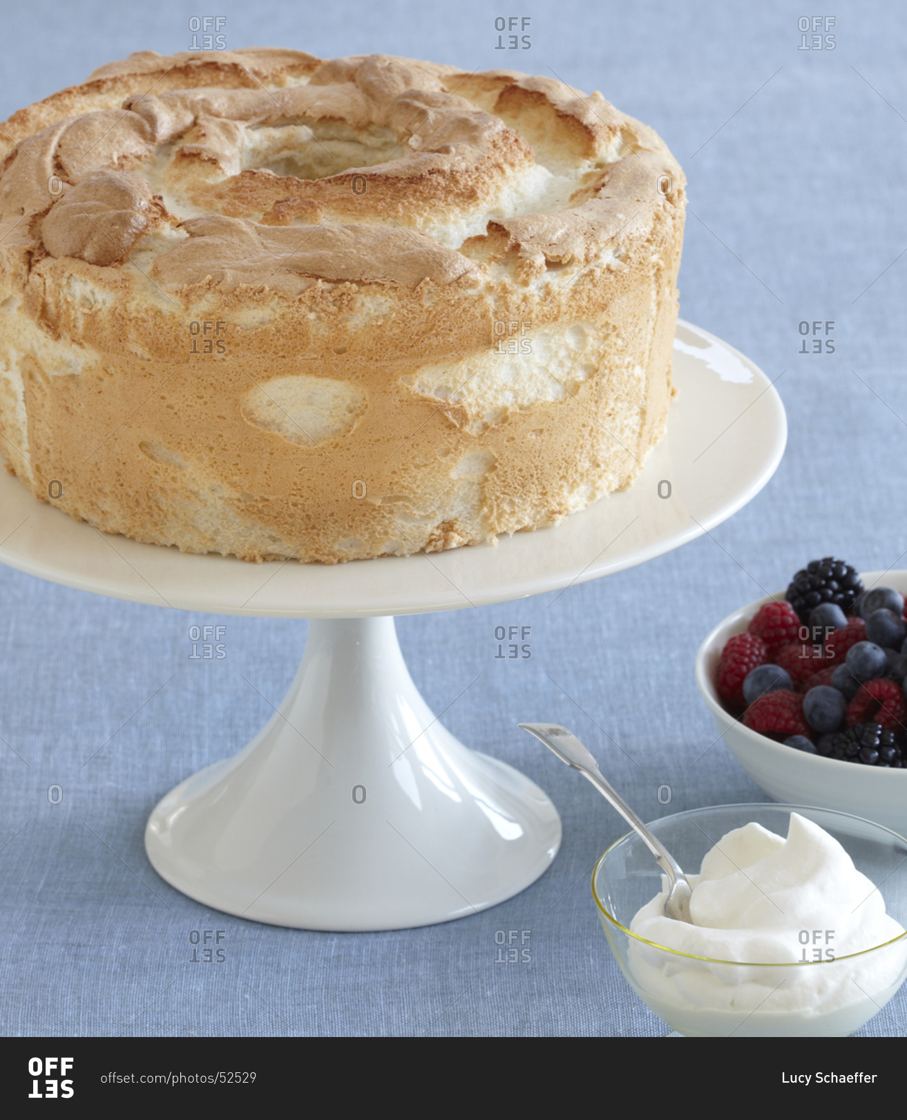 Angel food cake with fresh berries and cream