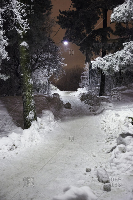Footpath covered by snow - Offset