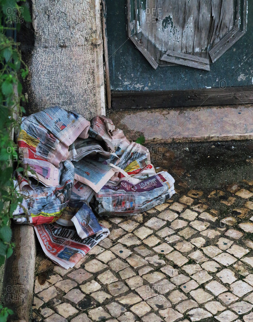 Pile of wet newspapers - Offset