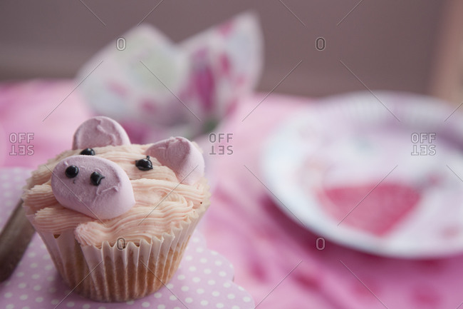 Cupcake design: pig style - Offset