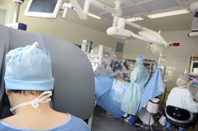 Robotic surgical system to facilitate complex surgery using a minimally invasive approach