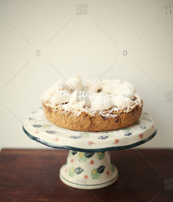 Cake with meringue peaks on cake stand