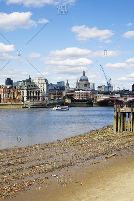 River Thames with St. Paul's Cathedral in the distance, London, England, United Kingdom, Europe