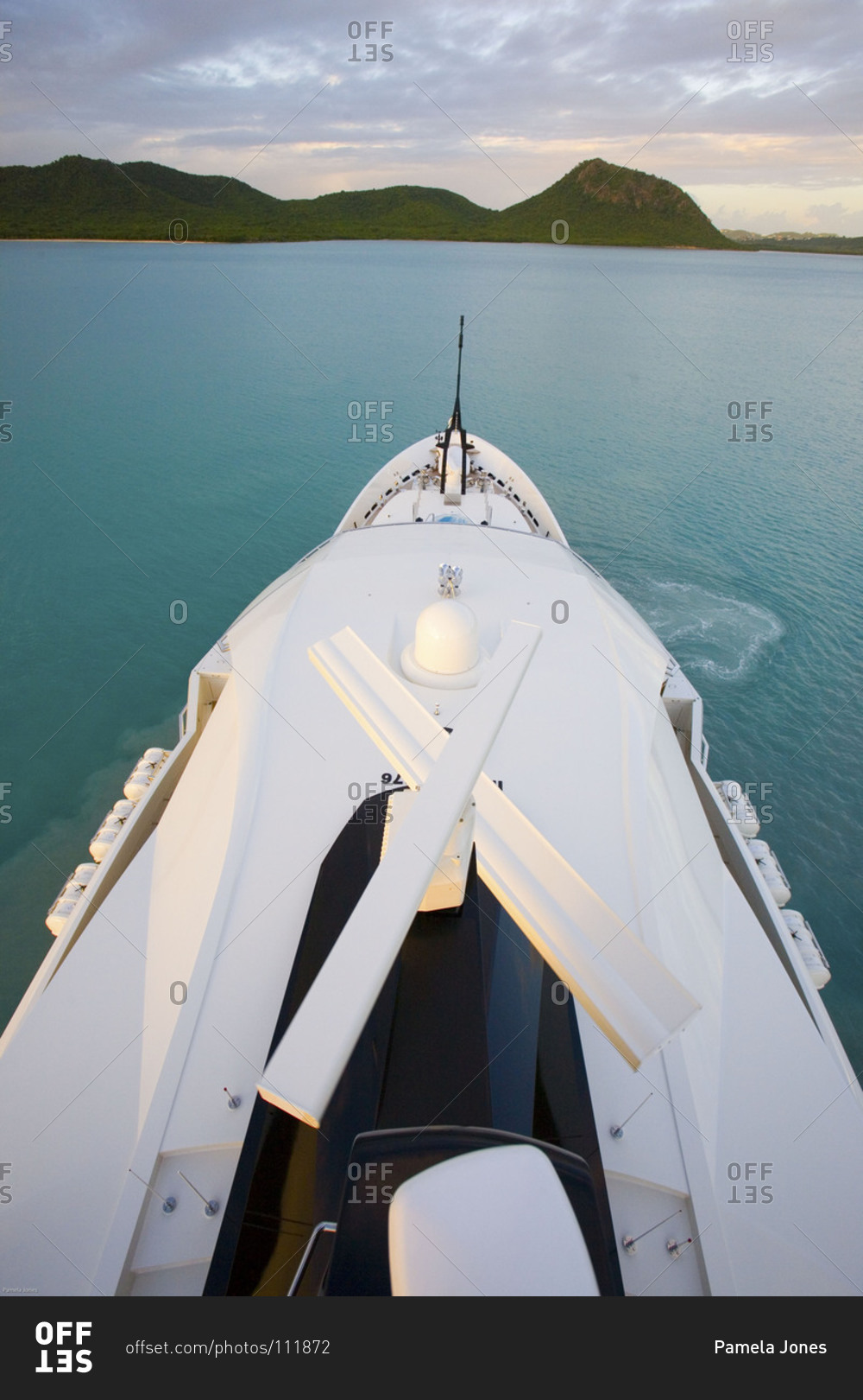 cruiser yacht open bow