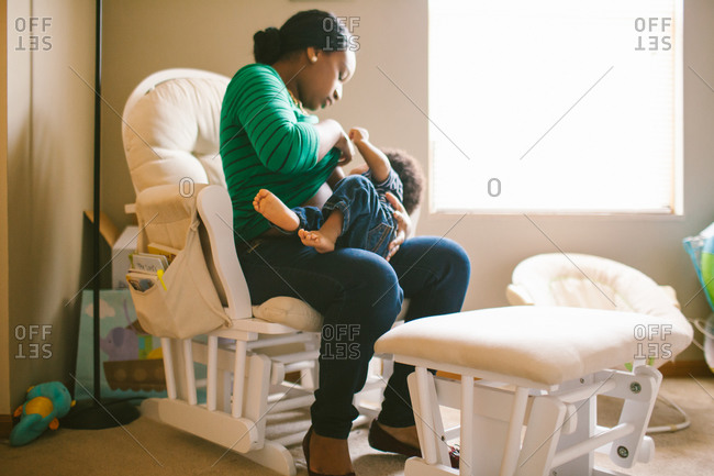How to Choose a Nursing Chair for Breastfeeding