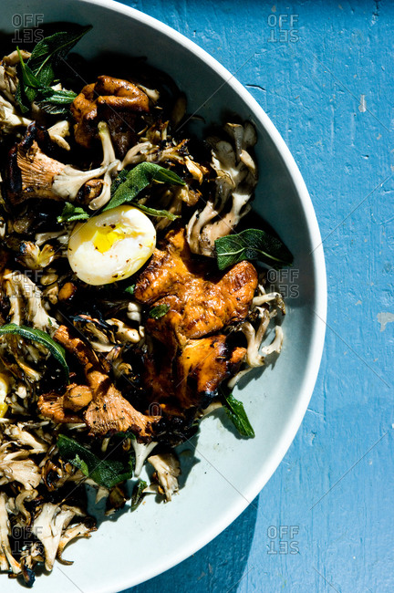 Grilled mushrooms with fried sage and poached egg