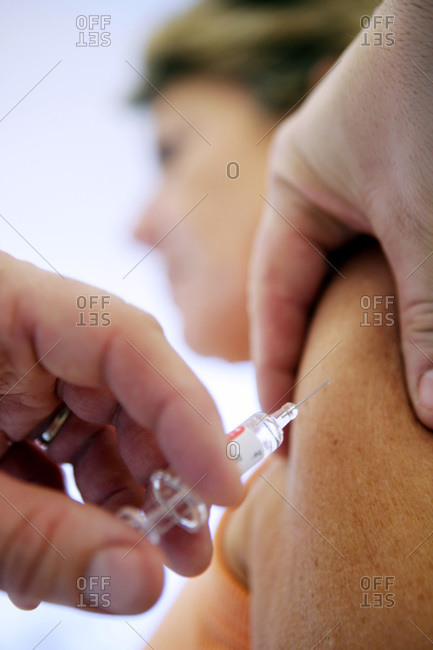 Patient receiving a influenza vaccine