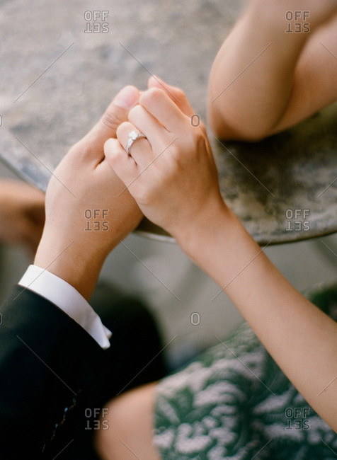 Wedding ring hand pose | Wedding ring hand, Engagement photography poses,  Hand pose