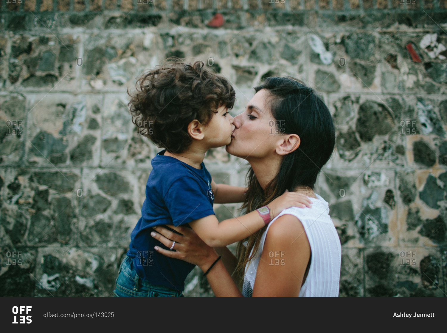 Mom sucks boy. Woman and little boy Love отношения. Мать womanboy. Woman boy Kiss. Woman boy коллекция.