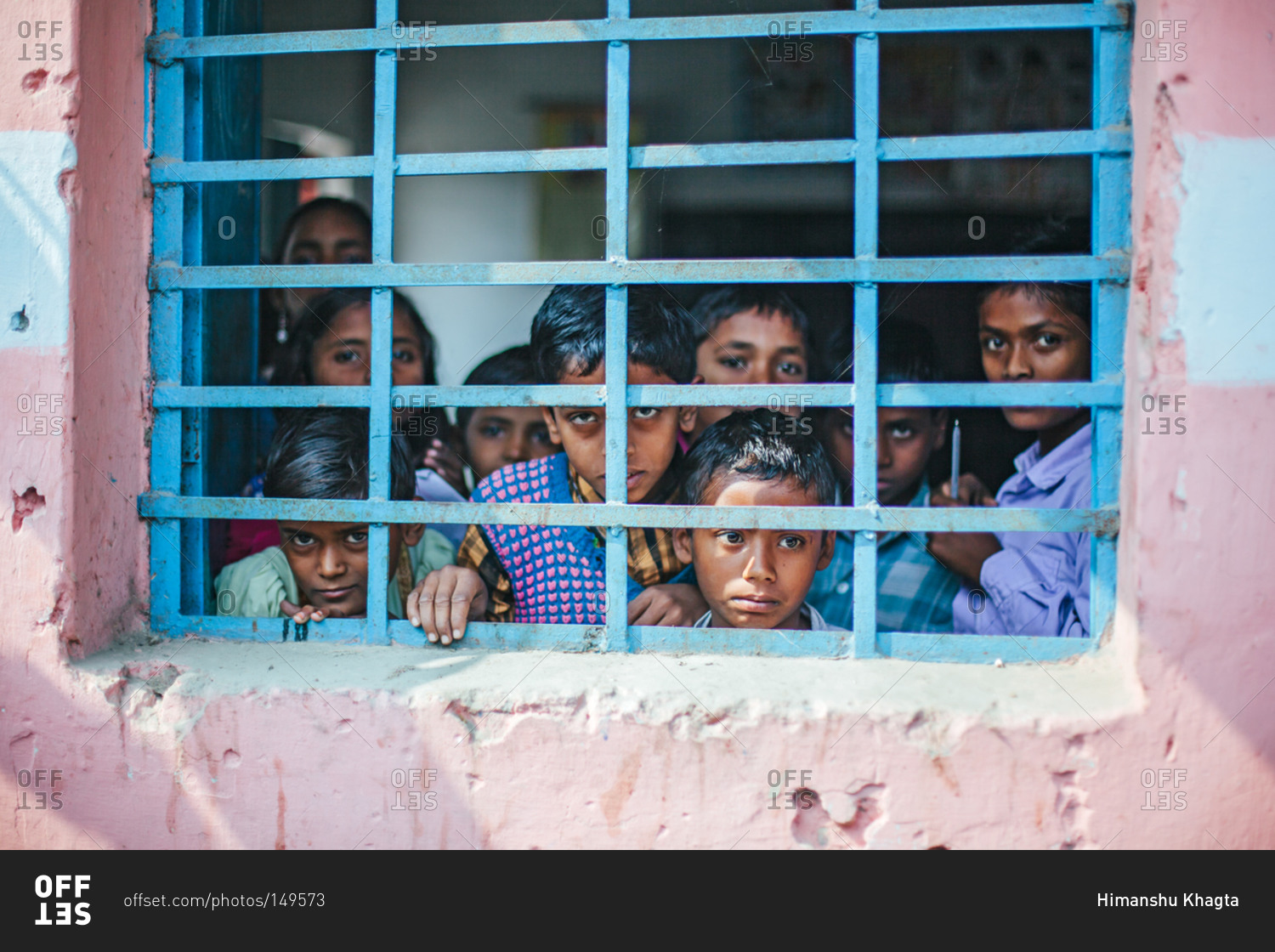 bettiah-bihar-india-november-15-2012-boys-staring-out-of-a