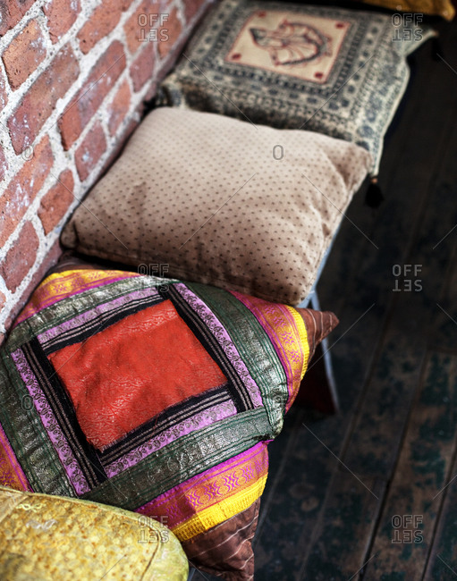 Colorful cushions on stools - Offset