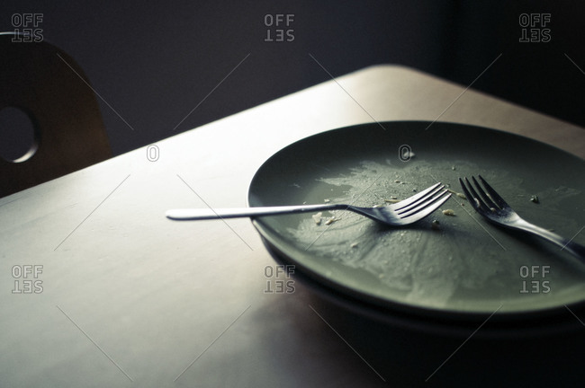 Plates cleared of food - Offset