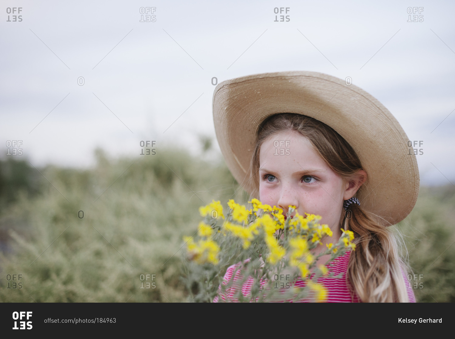 Portrait of girl in desert with flowers and cowboy hate
