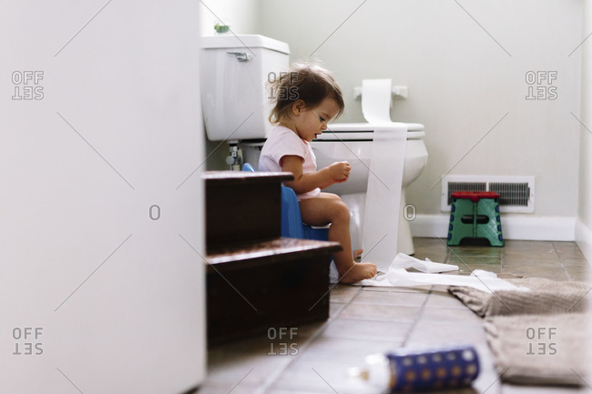 potty training stock photos - OFFSET