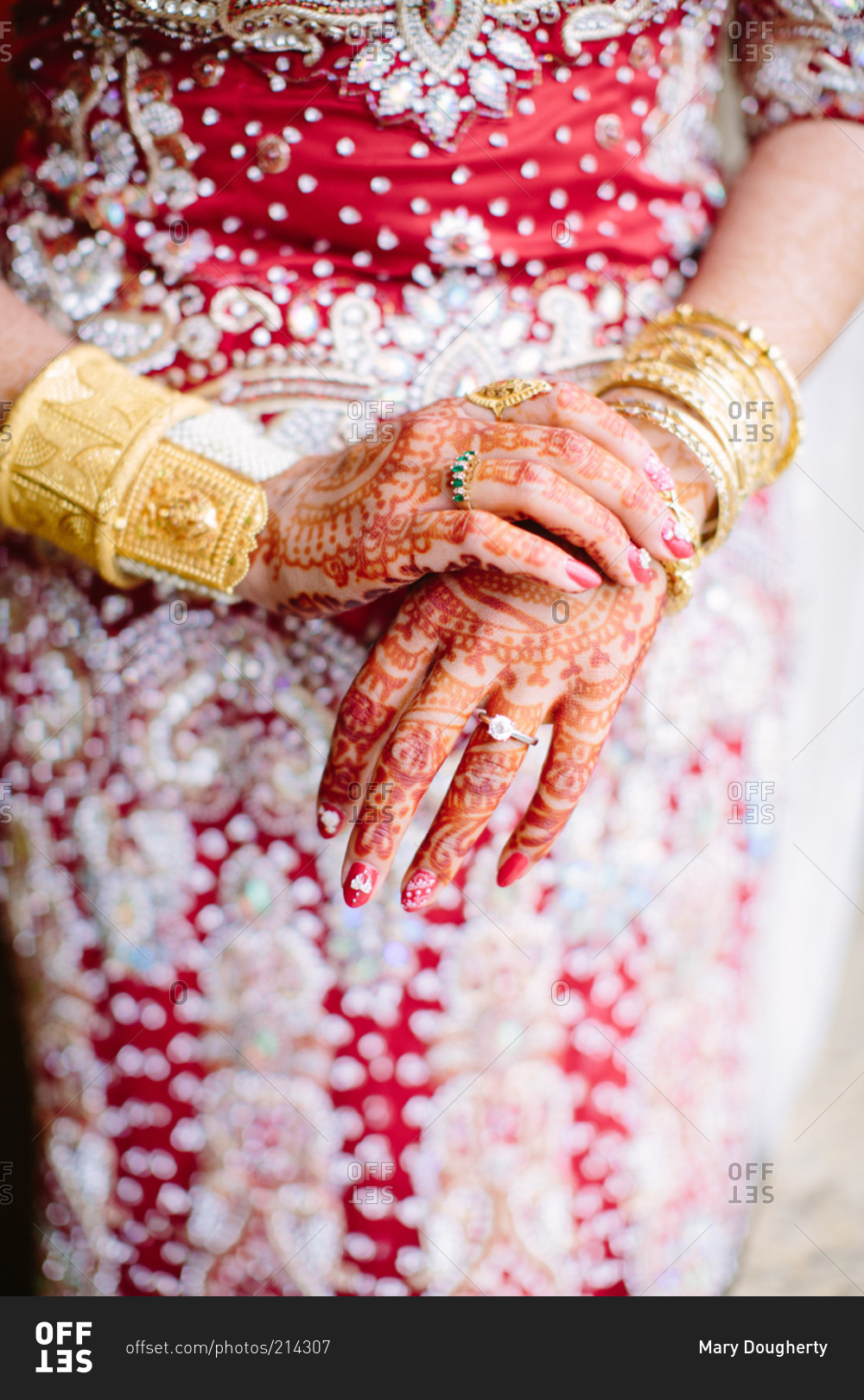 Jewelries on the hands of an Indian bride