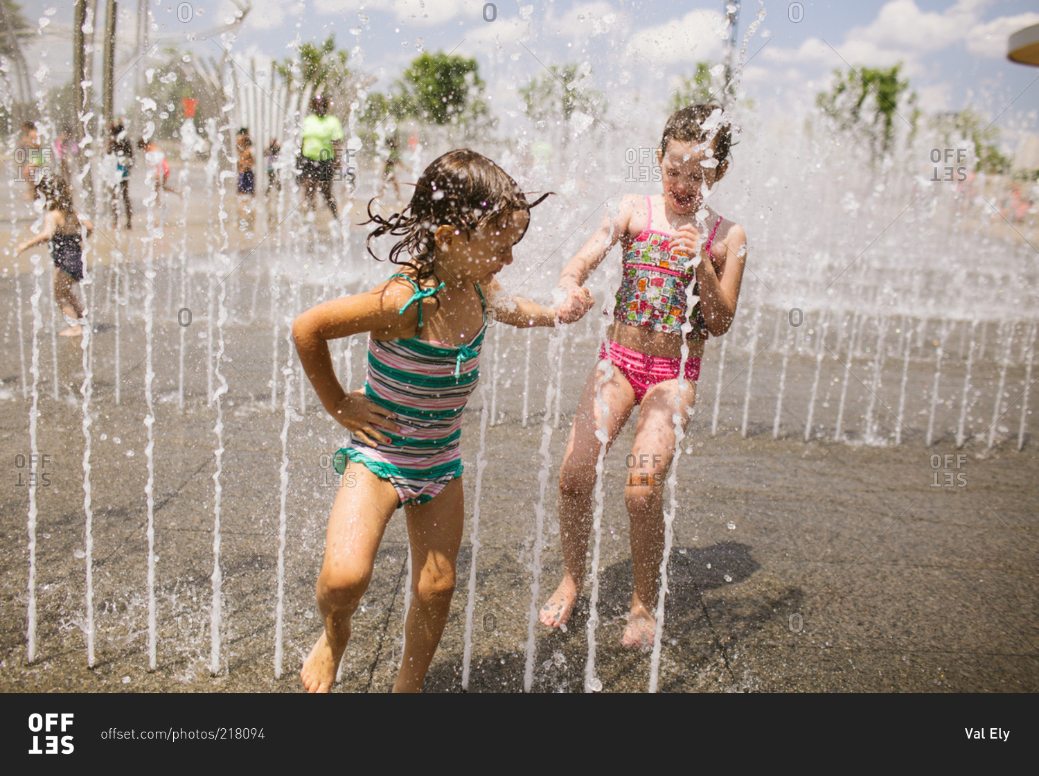 Лета плей. Fountain Oostende Water Kids. Kids Water Fountain fun. Little Fountain wet. Shower in the Water Park.