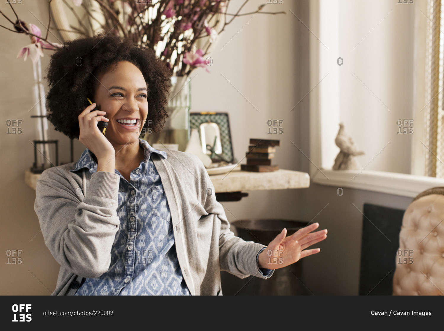 Ann talk on the phone. Talking on the Phone. Person on Phone. Woman is talking наоборот. She's talking on the Phone.