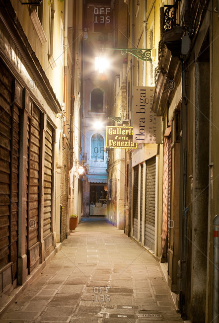 italy city streets at night