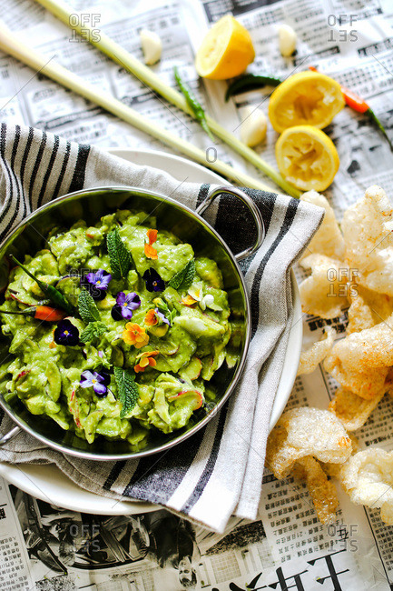 Guacamole with pork rinds