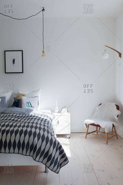 White Bedroom With A Pendant Light Bulb, Hanging Edison Lights Bedroom