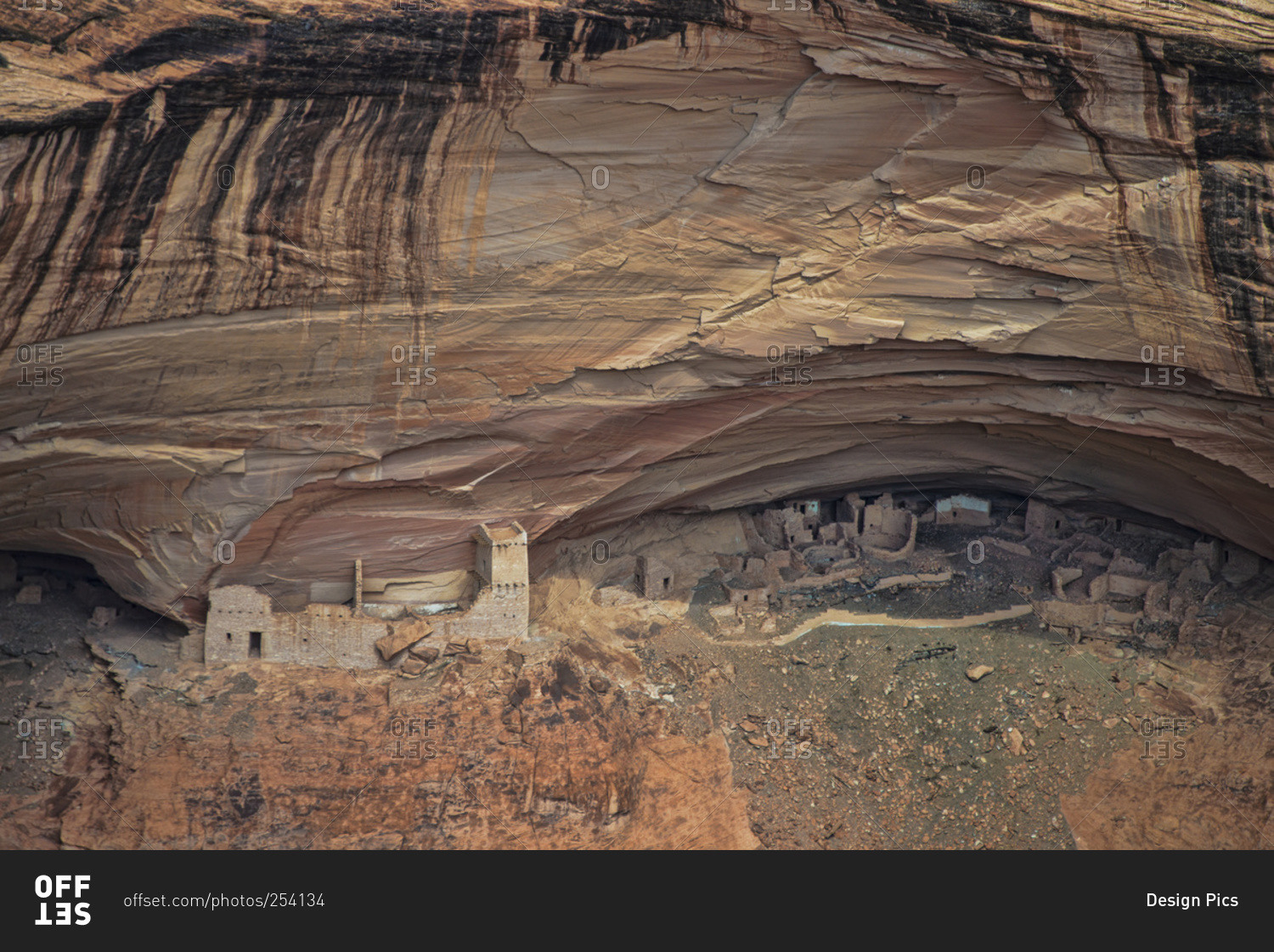 Cliff dwelling at Canyon De Chelly National Monument in Arizona