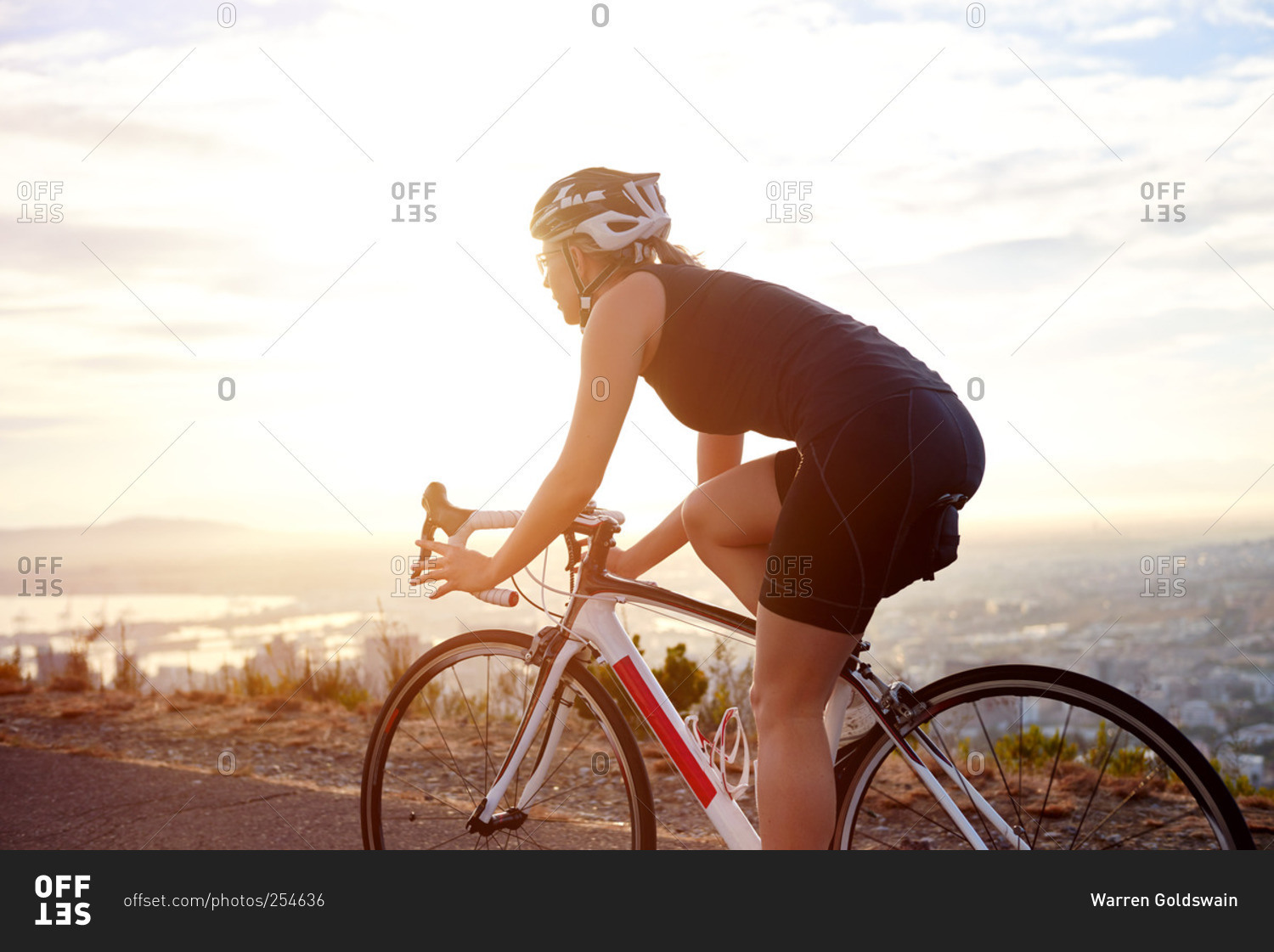 Write a bike. Велоспорт женщины фон. Женщины велогонщики. Woman riding a Bike.