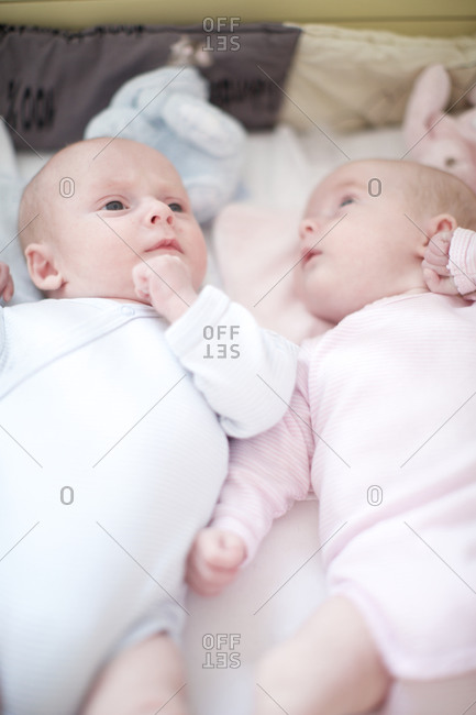 Infant babies on bed - Offset