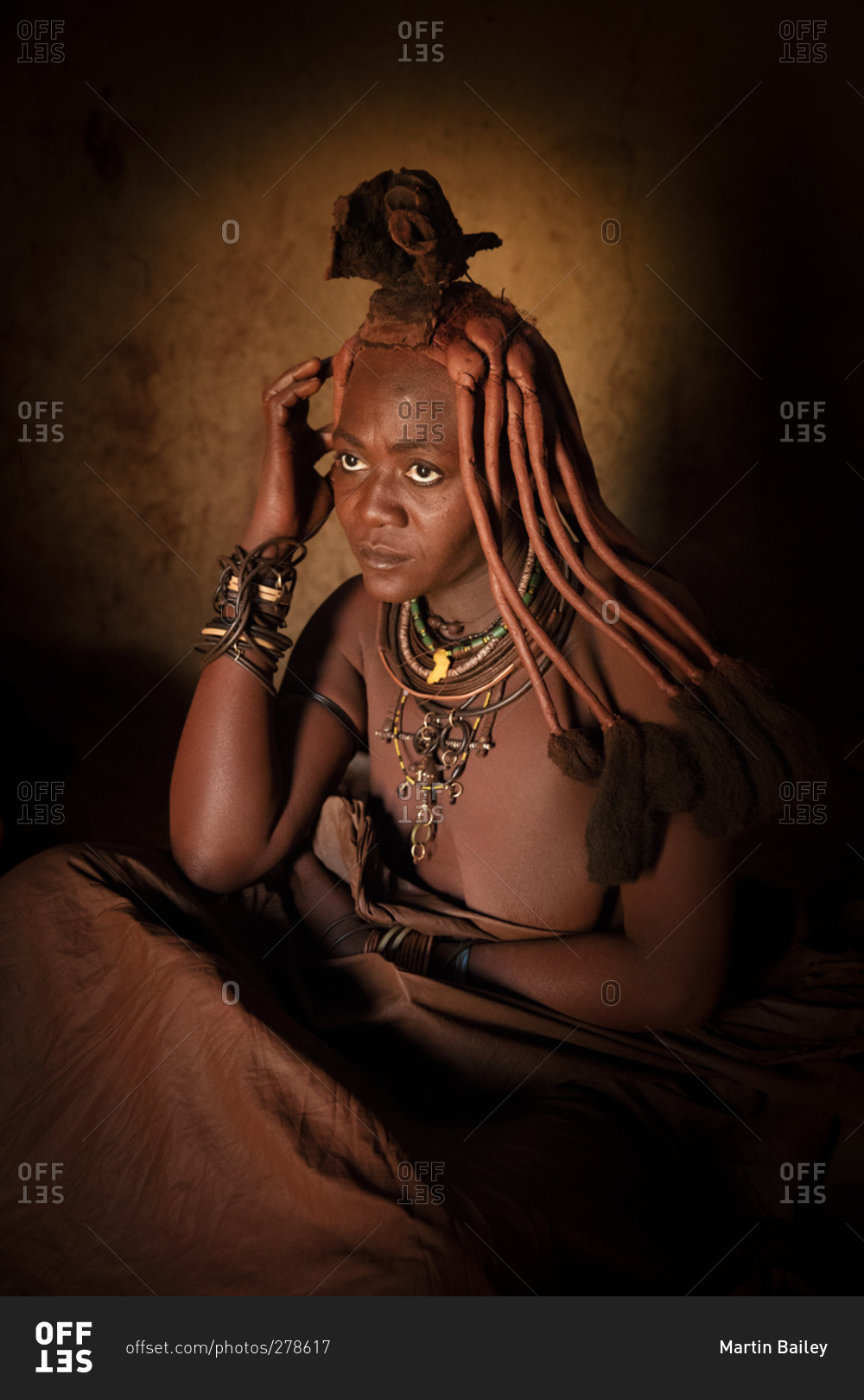 Мужчина женщина в племени. Племя Химба в Африке. Племя Химба женщины. Женщины племени Химба в полный рост. Племя Химба женщины в полный.