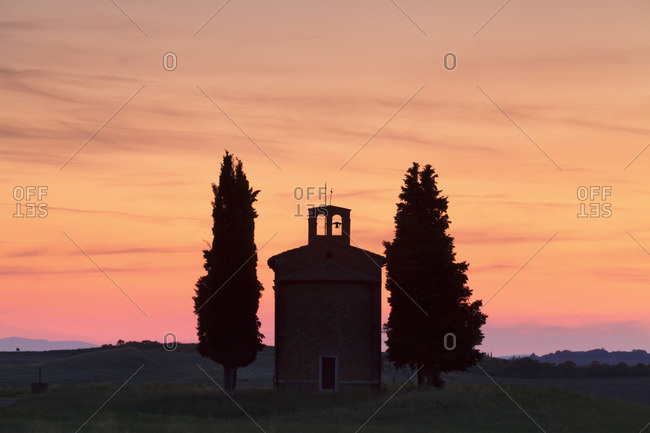 Capella di Vitaleta at sunset, Val d'Orcia (Orcia Valley), UNESCO World Heritage Site, Siena Province, Tuscany, Italy