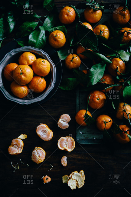 Satsuma tangerines whole and peeled