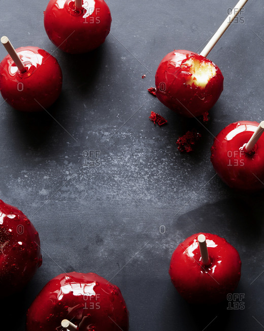 Vibrant red candied apples - Offset