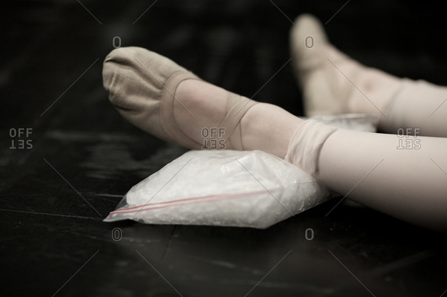 ice pack foot stock photos - OFFSET