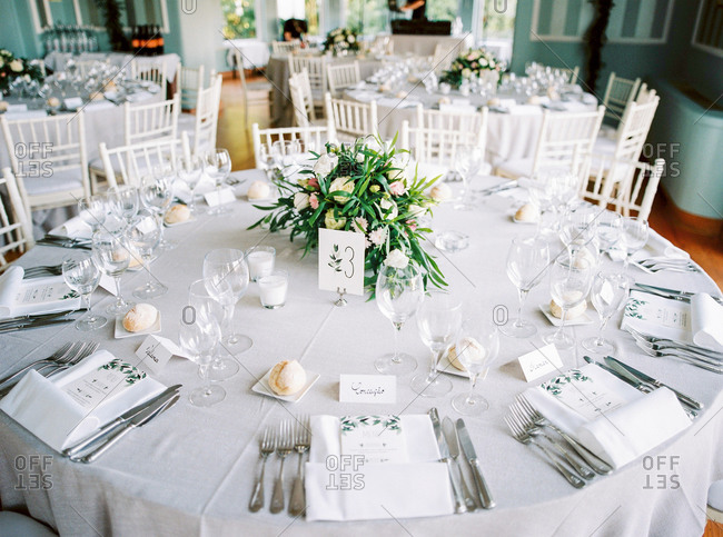 Round Table Set With S And Fl, Round Table Wedding Centrepieces