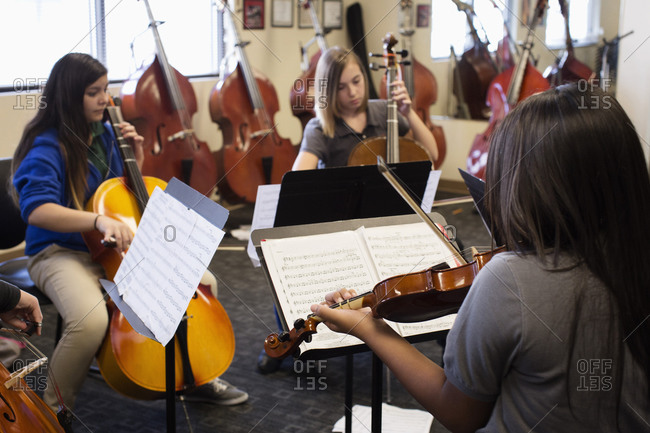 Students rehearsing in middle school band class