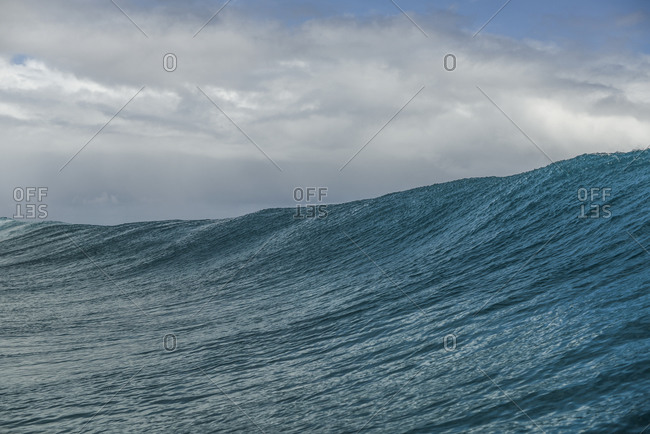 Large wave swelling in the Pacific Ocean by Moorea Island, French Polynesia