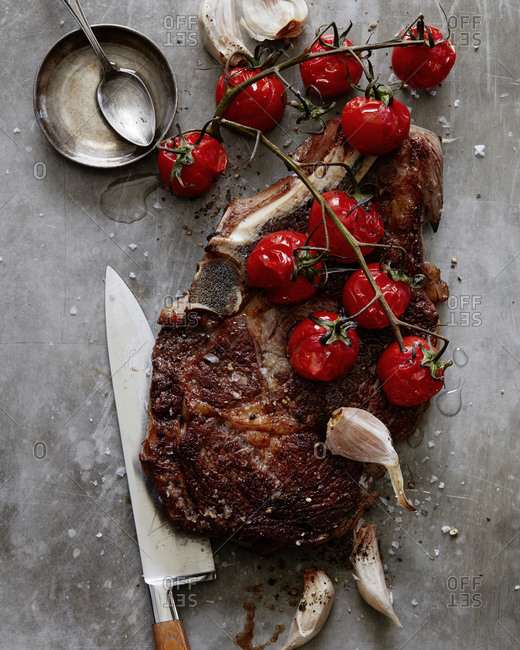 Steak with roasted tomatoes - Offset