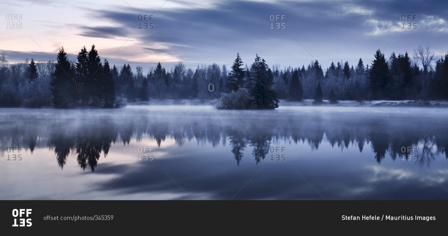 Auensee In The Augsburg Lake District Germany In Winter Stock