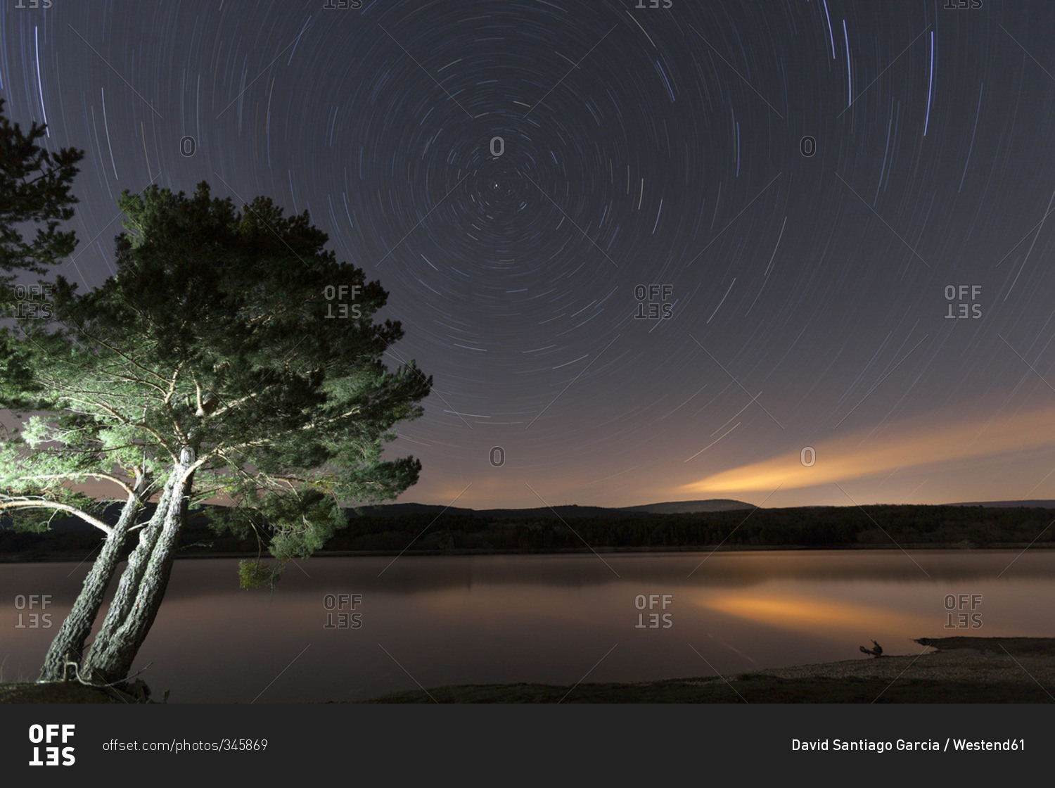 Spain, Soria, starry sky at reservoir of La Cuerd la del Pozo