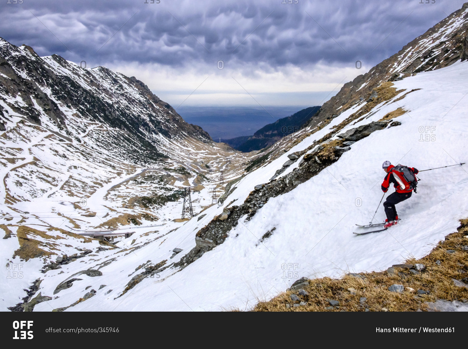 Romania, Southern Carpathians, Fagaras Mountains, skier in winter landscape